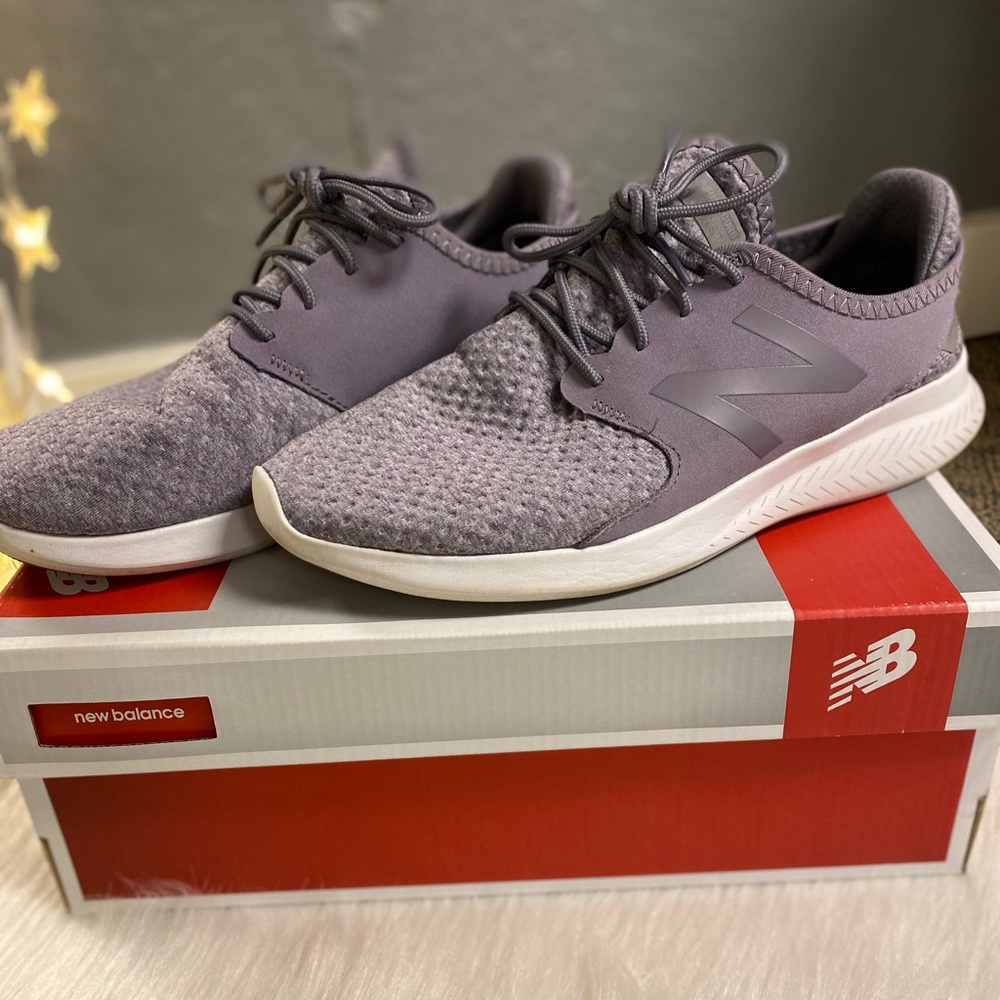 Women’s New Balance tennis shoes